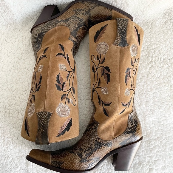 ANTONIO MELANI Shoes - EUC Antonio Melani Justine Boots